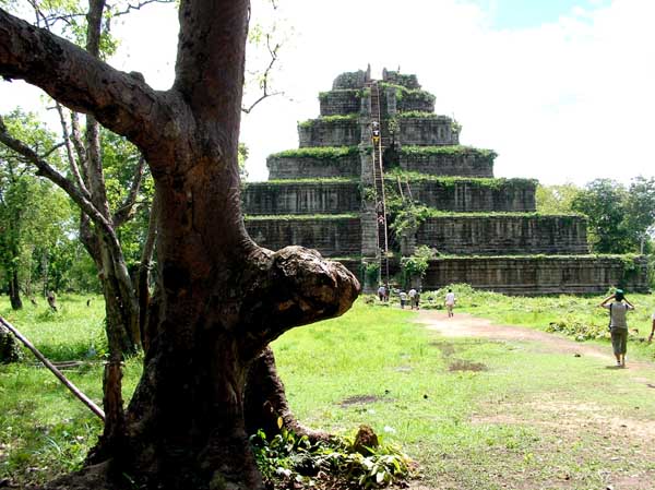 ปิรามิดแห่งเขมร เกาะเกอร